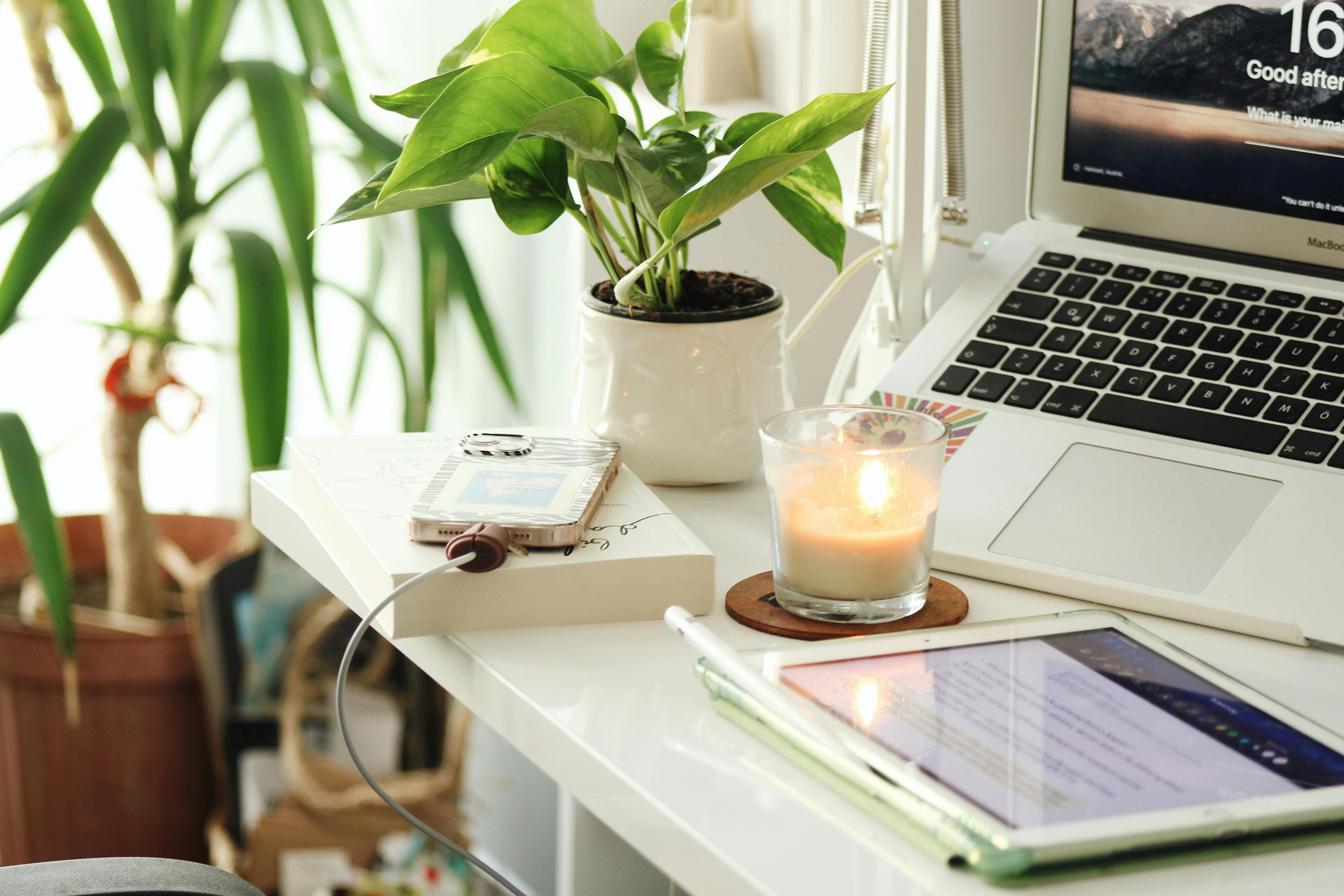 Embellishing Desks: Elevating Your Aesthetic